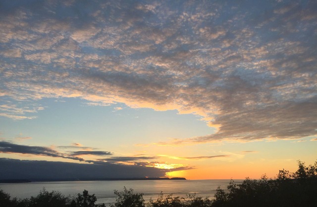 Neu renoviertes Hügelhaus mit atemberaubender Aussicht!