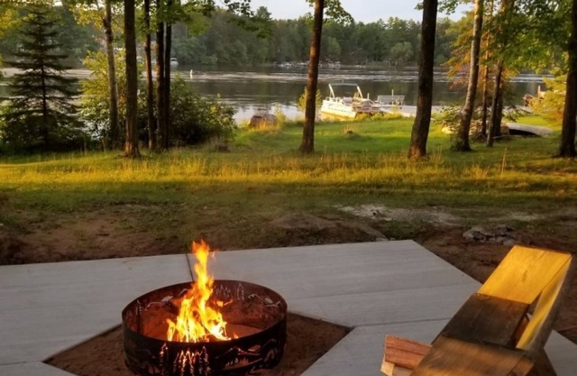 Get Away to the Up North! Cabin on the Lake with stunning views