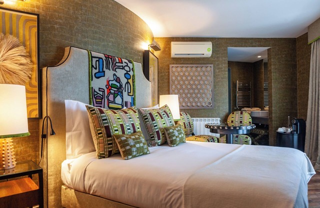 Get Ready for Blissful Getaway! Lake View, Free Parking, Outdoor Swimming Pool!