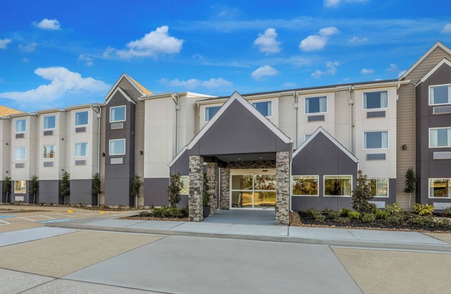 Get Ready for Blissful Getaway! 3 Units, FREE Onsite Parking, Pets Allowed!