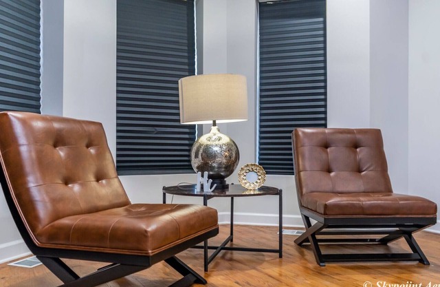 Get the Woodlawn Experience! Steps away from UofC and Chicago's Lakefront.