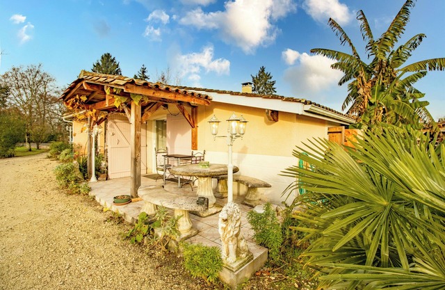 Auszeit in Les Pouges – Renoviertes Haus mit Garten, schnellem WLAN und Grill