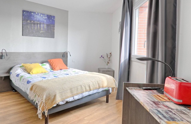 Getaway by the river and city – Comfortable studio, 30 min to Paris