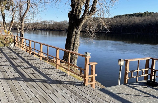 Getaway Cabin on the Rock River, enjoy kayaking, canoeing and fishing