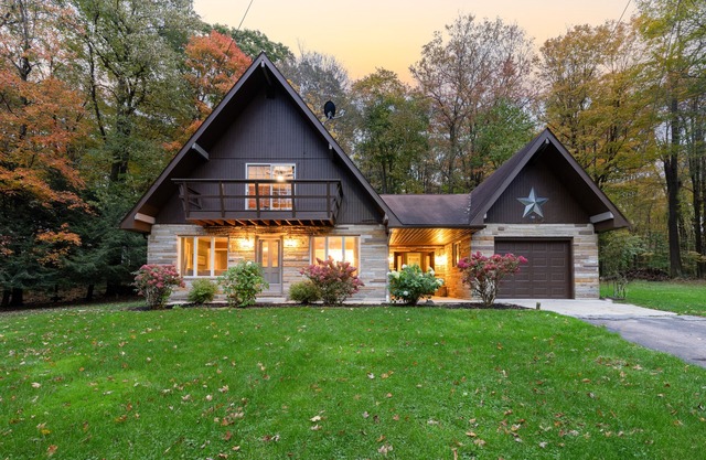 Getaway Chalet-Spacious Beautiful Retreat- Laurel Highlands-Secluded Backyard!