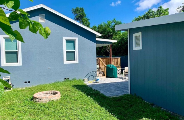 Getaway Clubhouse 5 mil Legoland & .5 mil Downtown