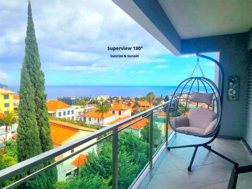 Getaway, Spacious Funchal Apartment, Panoramics Views, Bright, Family Friendly