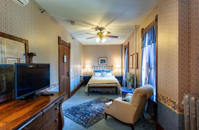 GH3 · #3 Grant House-The Ducat Suite: Avalon in Lavender