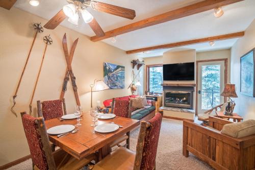 Ghostriders 5 by AvantStay 2 Bedroom Condo Near Main Street Hiking Skiing STR permit 3571