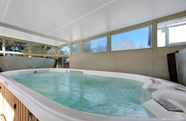 Giant Jacuzzi Luxe 5 BD Home Pool Table Ping-Pong