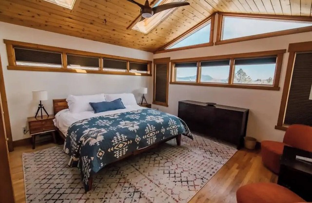 Giant View Home