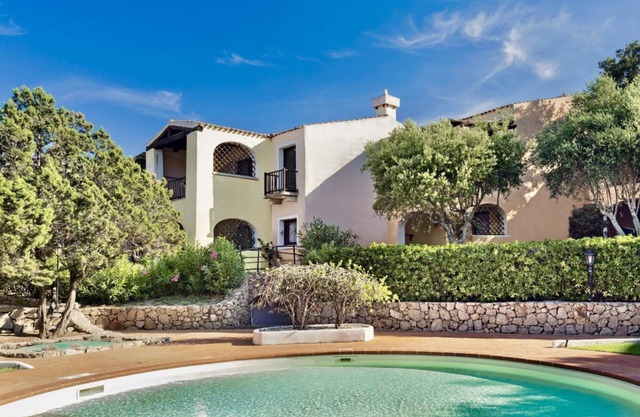 Giardino degli Oleandri two-room apartment sleeps 2, WIFI, A.C, 350 mt. from the sea