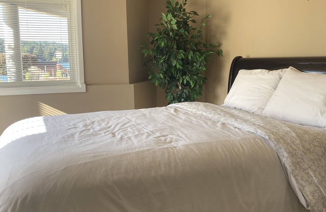 Gig Harbor Downtown Waterfront Retreat