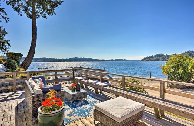 Gig Harbor House w/ Private Beach + Views!