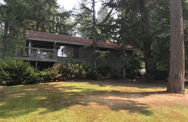 Gig Harbor Rambler- Private and Quiet