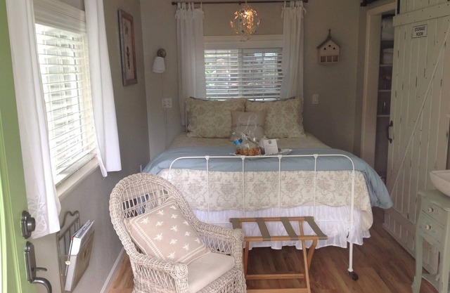Imker Cottage-Gig Harbor -Nina Dreyer