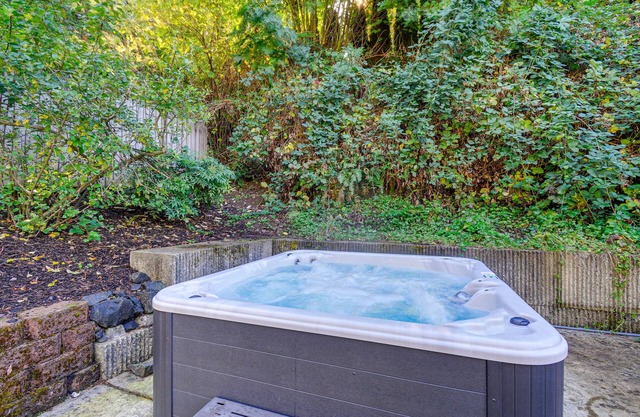 Gig Harbor Vacation Rental w/Private Hot Tub!