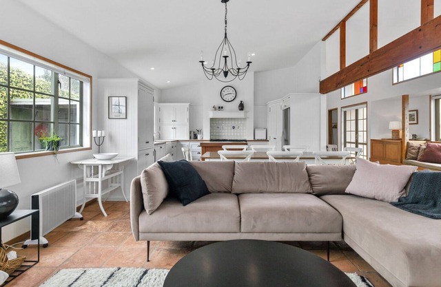Gillman Vineyard - Matakana Holiday Home, MATAKANA