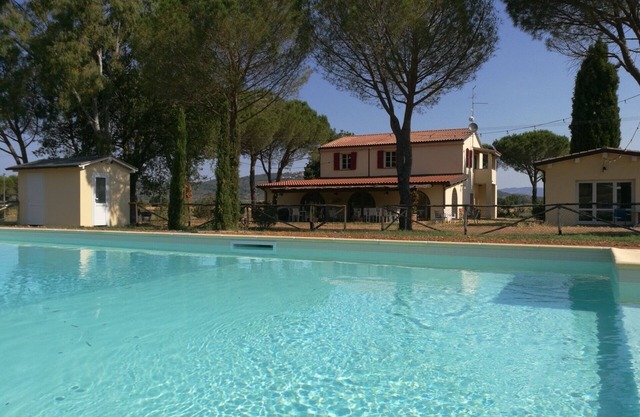 Ginestra - Gemütliche, helle Ferienwohnung mit Pool, großem Garten in Meernähe