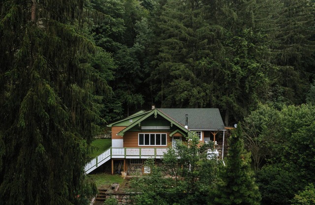 Gingerbread House- a 1950s Catskills Chalet- close to everything but tucked away