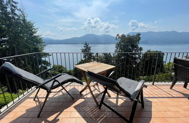 Gioia apartment with lake view and pool