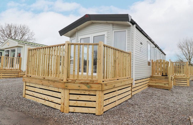 GIORGIO, family friendly, with hot tub in Warton, Lancashire