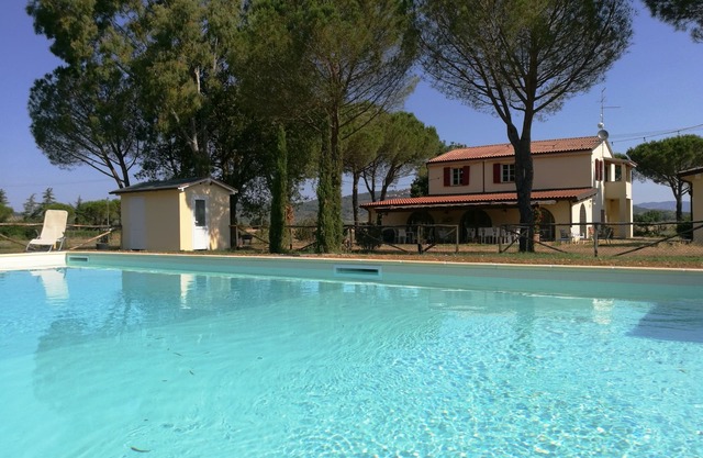 Girasole - Gemütliche, helle Ferienwohnung mit Pool, großem Garten in Meernähe