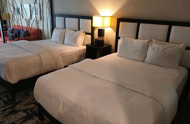 Girls Getaway – Sleeps 4, Kitchen, Living, Lanai