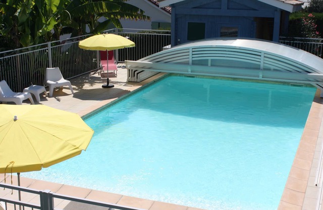 GITE 3CLESVACANCES SWIMMINGPOOL BILLARD WIFI BIKES BLICK AUF DIE LANDSCHAFT