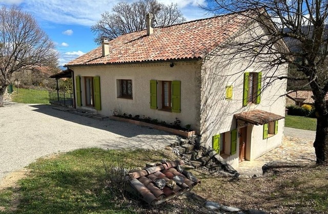 Gite 600 meters from the medieval village of Orpierre