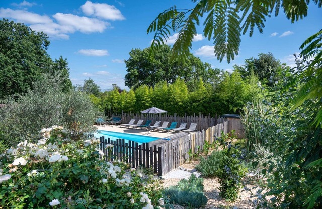 Gîte 2 people swimming pool air conditioning and garden nature activities Gers Leguevin Colomiers