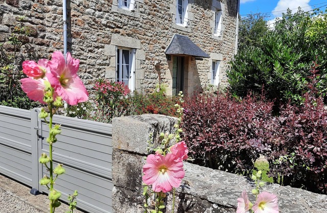Gite des PROM'NOUS,independent in BRITTANY, enclosed garden, countryside, lake Néal.SPA