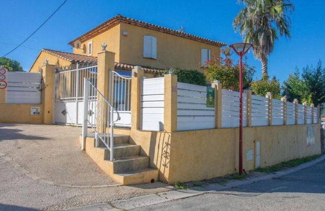 Gite for 4 people in house with swimming pool