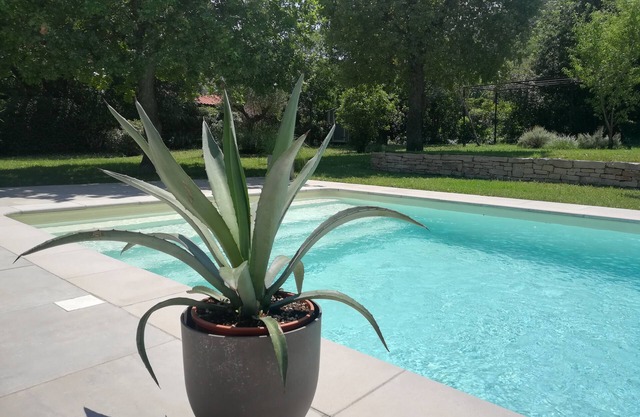 Gîte Le Patio 43m2, Spa, Schwimmbad, privater Garten 15mn von Grignan