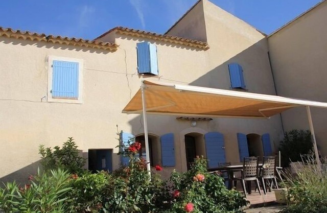 Gite in einem Grundstück von 12 Hektar unter 5 Hütten im Luberon mit Schwimmbad