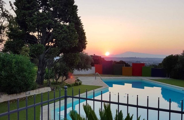 Gite Provençal Dans les Vignes Avec Grande Piscine, Entre Orange et Avignon
