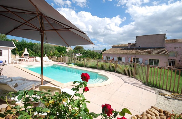 GITE with air conditioning, swimming pool and closed parking