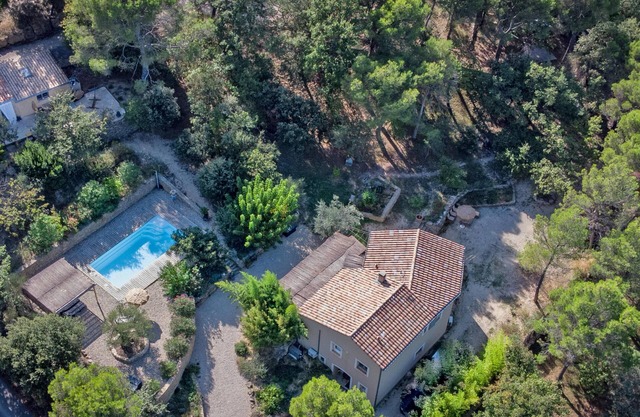 Schöne Gîte mit Klimaanlage und beheiztem Pool