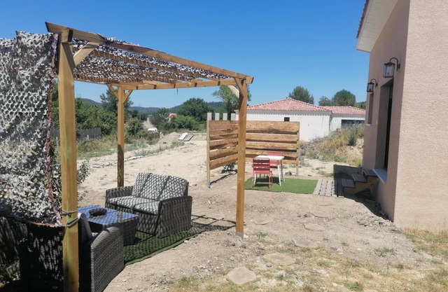 Gite with pool access