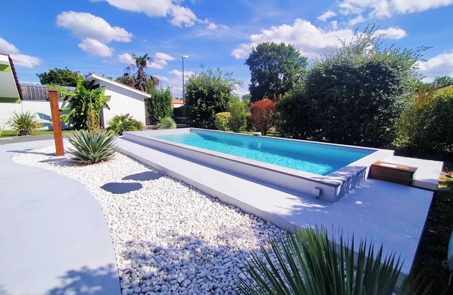 Gite mit Gemeinschaftspool und Wellnessbereich