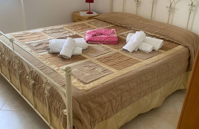 Giulietta-Wohnung mit Meerblick und Garten, Haustiere erlaubt