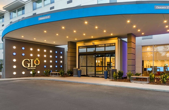 Glō Best Western Pooler - Savannah Airport Hotel