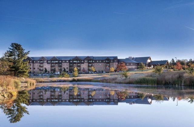 Glacier Canyon - FREE Wilderness Water Park Passes, Game Room & More! Sleeps 4