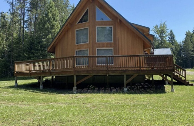 Glacier Getaway ~ Private & Cozy Cabin Minutes from GNP West Entrance