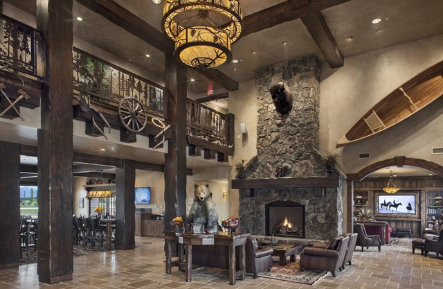 Glacier International Lodge