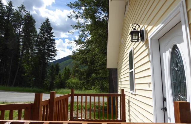 10 Minuten / MILES West Glacier Park-Eingang! 2 Minuten zum Fluss!