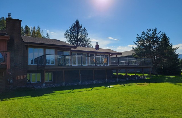 Blick auf den Gletscherpark auf dem Golfplatz! Ideal für Familien.
