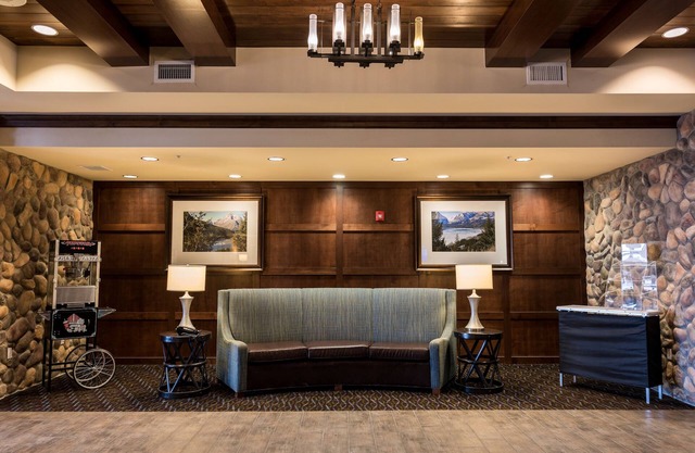 Glacier Peaks Hotel