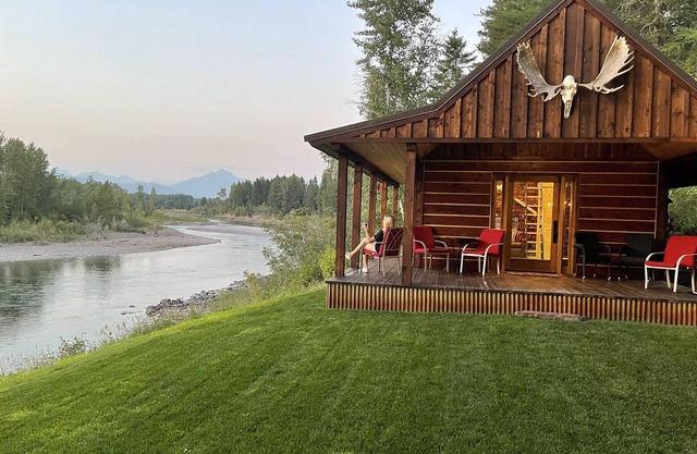 Glacier Riverbend Cabins