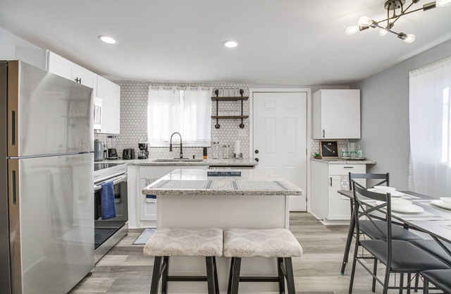 Gladstone Retreat w/ Gas Grill + Fire Pit